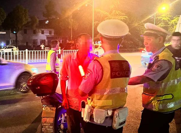 醉酒駕駛機動車記幾分，直擊查酒駕現(xiàn)場！荊門一男子稱“只喝了一杯白酒”，結(jié)果…